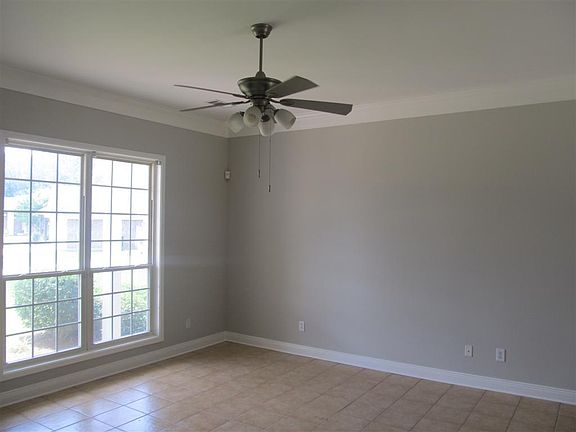 2nd image of 142 Greenfield Cir