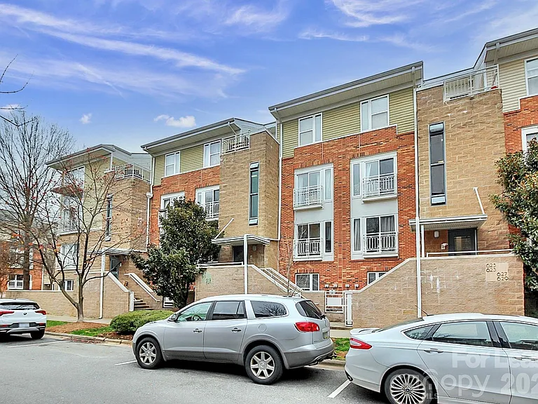 621 Raphael Pl — Photo 2