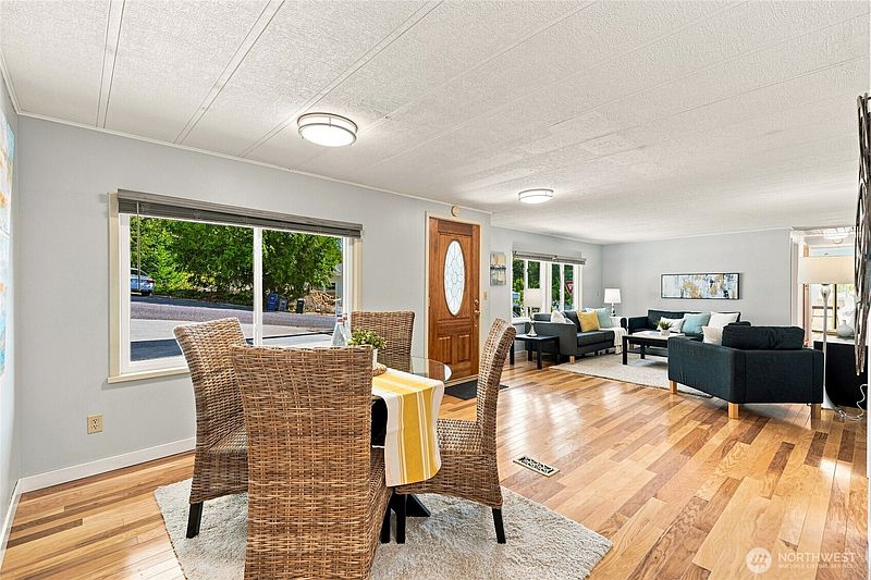 4th image of 19401 127th Avenue NE