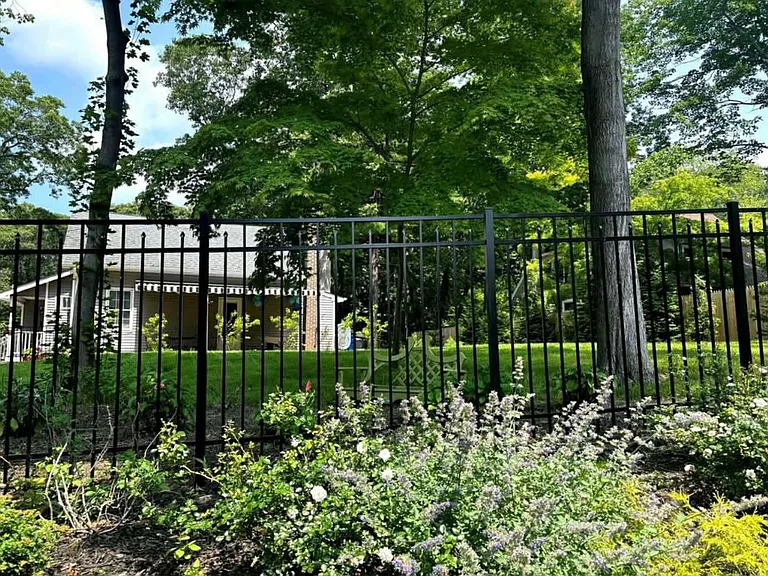 Poplar Ave — Photo 12