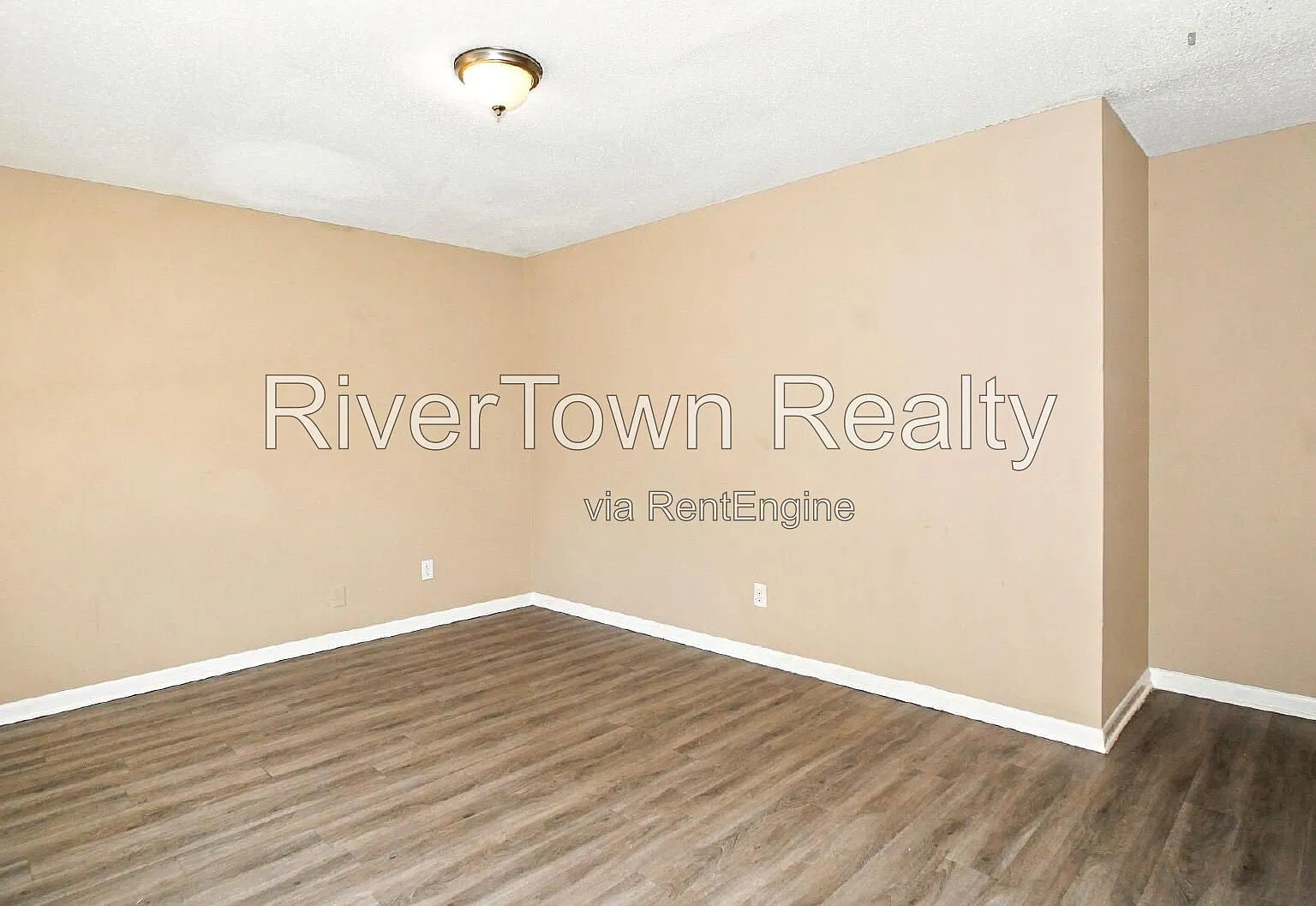 3 bed, 1.0 bath, 1047 sqft, $995 — Photo 3