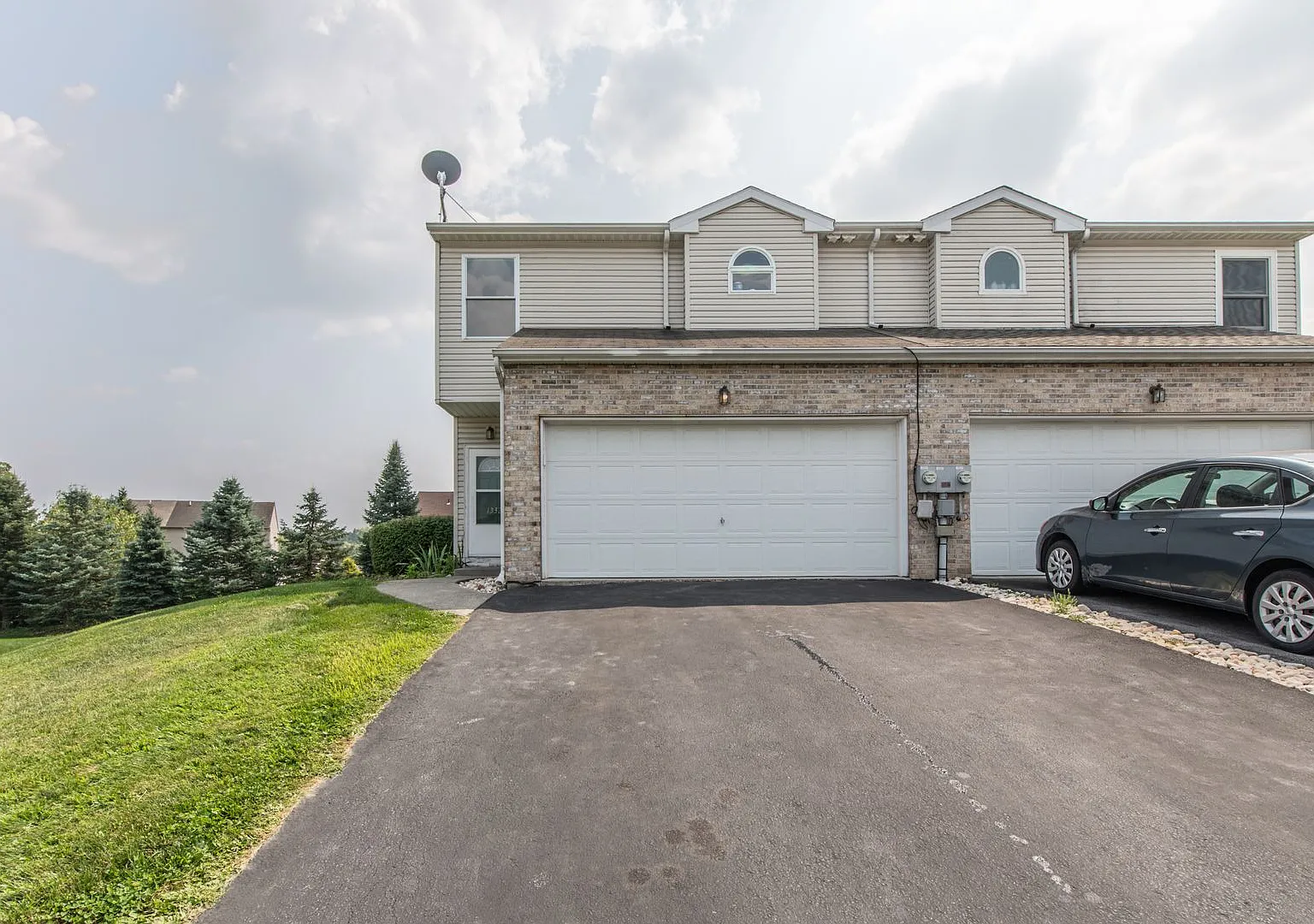 Beautifully Renovated 3 Bedroom 2.5 Bath Home in Desirable Wynne Field Estates — Photo 1