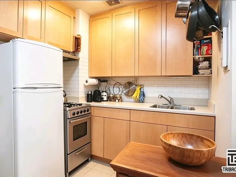 200 E 28th St #5J — Photo 4