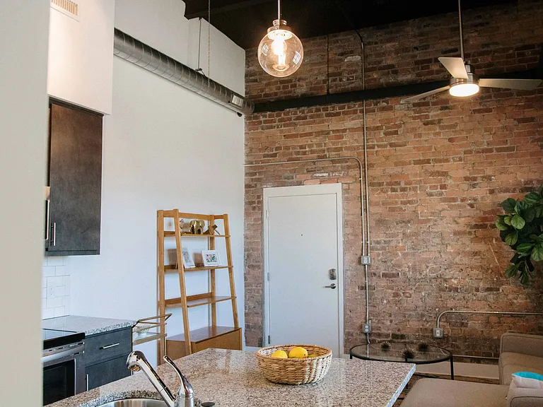 Chenman Lofts — Photo 6