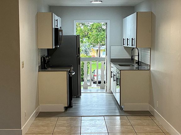 4th image of 720 NE 7th St APT 5