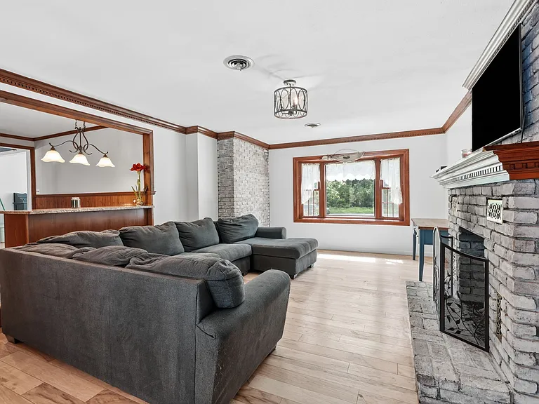 244 Federal City Rd — Photo 12