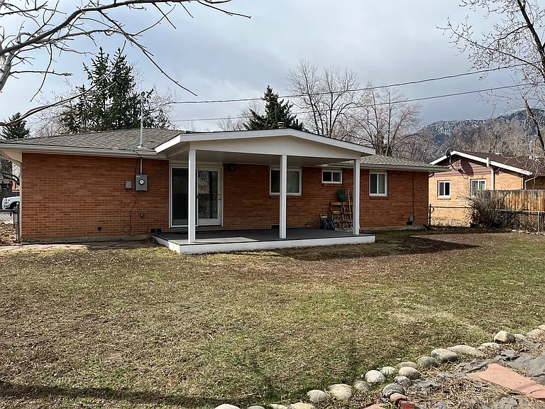 3605 Martin Dr — Photo 7