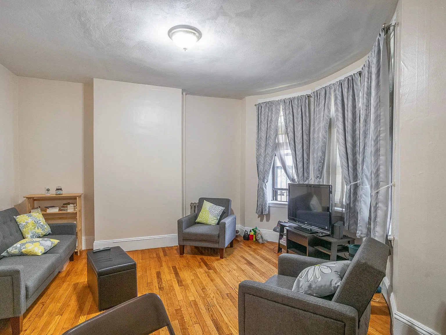 4 bed, 1200 sqft, $4,600 — Photo 4