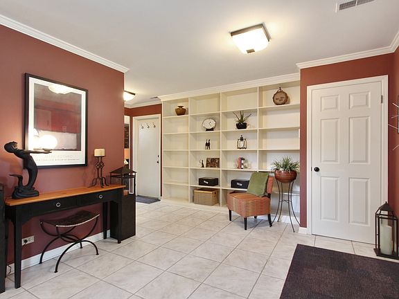 2nd image of 513 E Balsam Ln