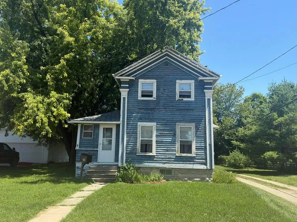 212 Jefferson Ave, Omro, WI 54963