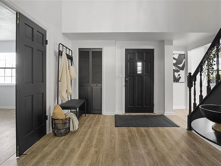2540 Albany Dr — Photo 14