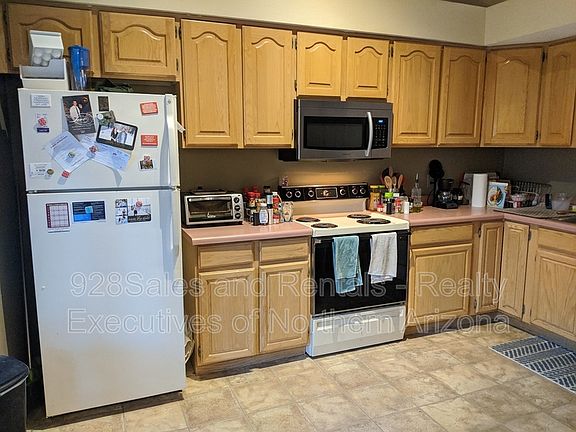 3rd image of 1538 University Heights Dr