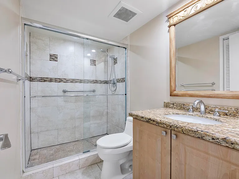 3900 Oaks Clubhouse Dr #411 — Photo 12