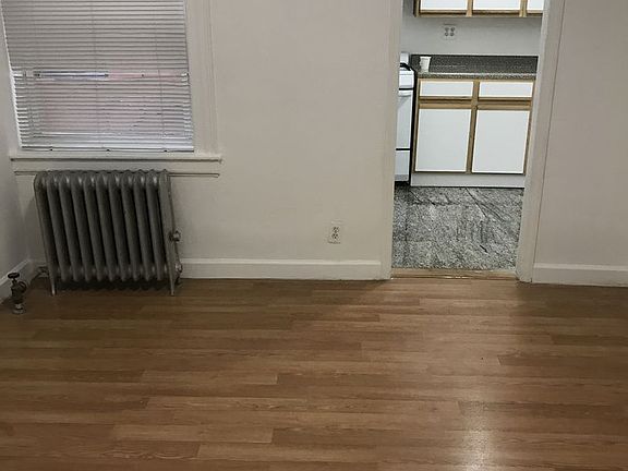 4th image of 2831 37th St APT 4