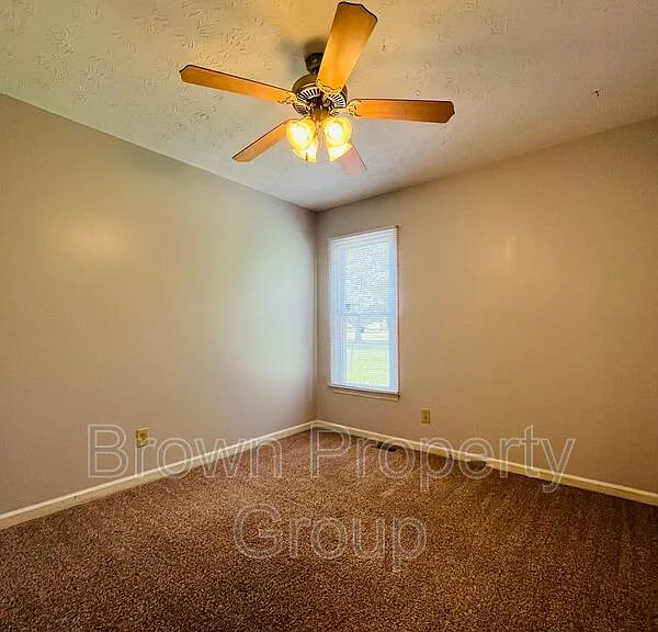 121 Sprucepine Dr — Photo 12