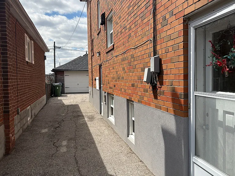 62 Richardson Ave — Photo 9