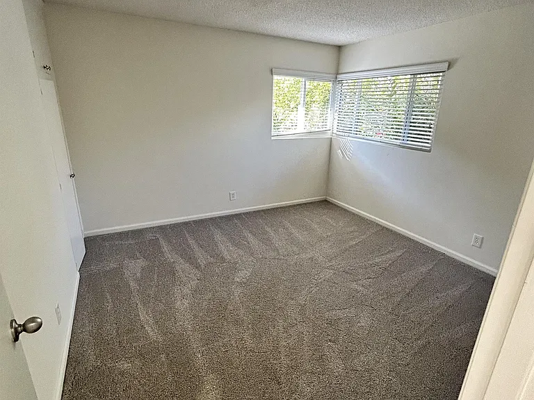 232 W Yanonali St — Photo 5