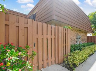 2512 Camelot Ct, Cooper City, FL 33026