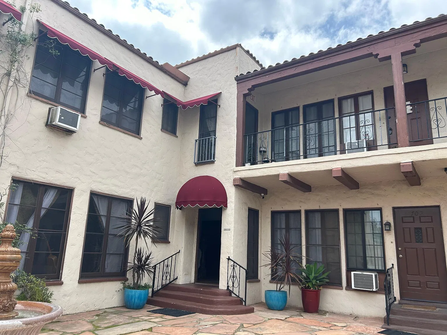2 bed, 690 sqft, $2,175 — Photo 1