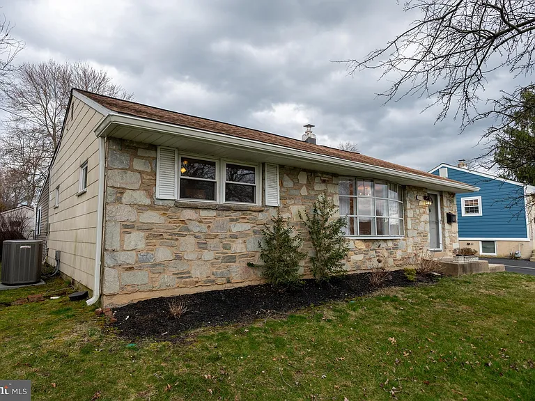 2597 Carrell Ln — Photo 3