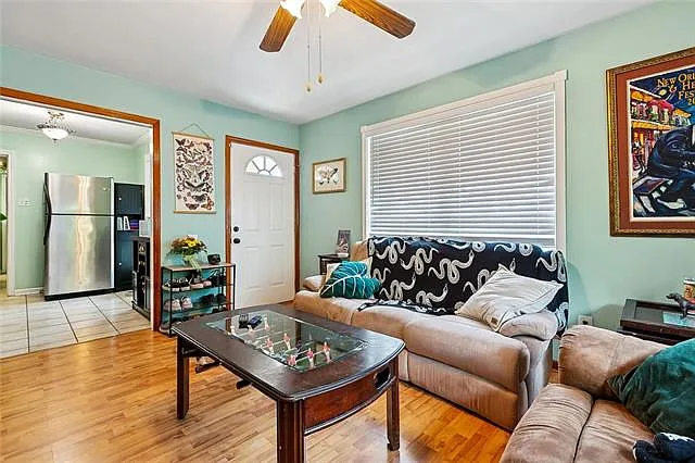 3 bed, 1.5 bath, 1270 sqft, $2,000 — Photo 4