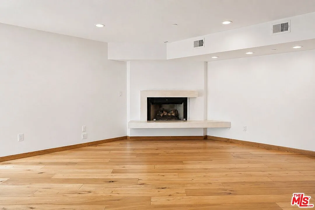 3 bed, 3.0 bath, 2480 sqft, $11,500 — Photo 2