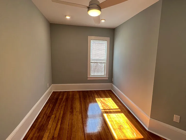 3 Mossland St #3L — Photo 14