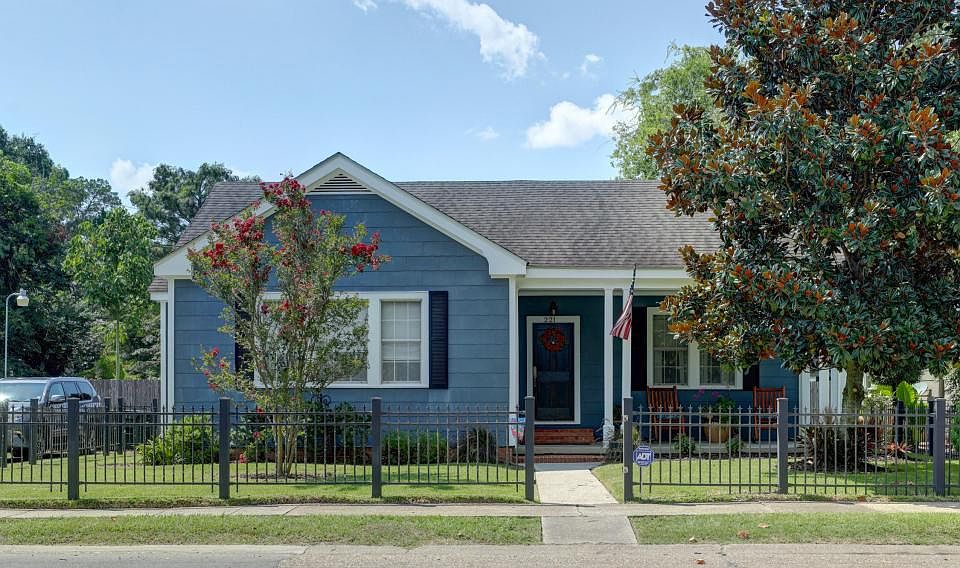 1st image of 221 Pollard Ave