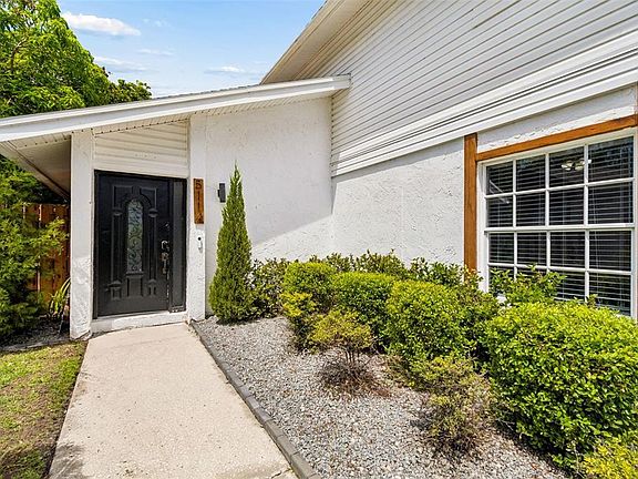 3rd image of 5114 Stonehaven Ct