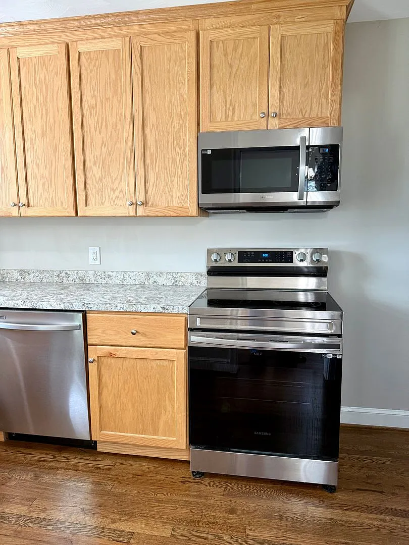 Beautifully Renovated 2 Bedroom, 1 Bath Duplex in Southwest Roanoke City — Photo 2