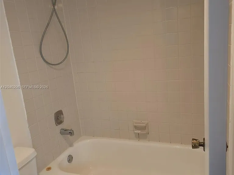 2810 SW 87th Ave #910 — Photo 16