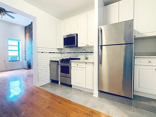 Rented by City Connections Realty | media 8