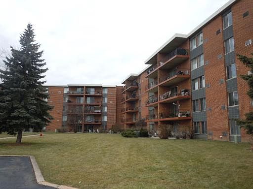 1st image of 18 E Old Willow Rd APT 401