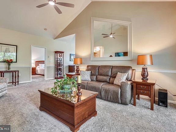 4th image of 20933 Cedarpost Sq Unit 302