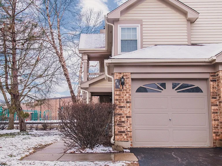 251 Old Oak Ct W — Photo 20