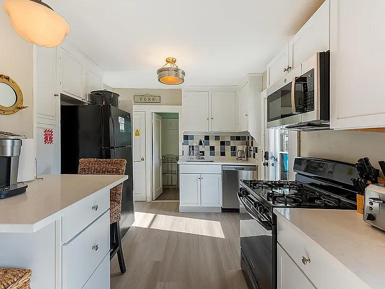 2 bed, 814 sqft, $2,000 — Photo 4