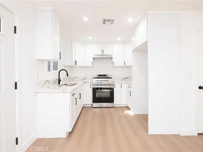 5739 S Saint Andrews — Photo 2