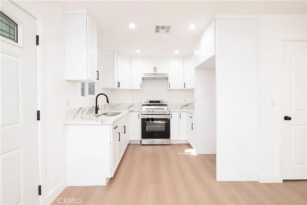Building Photo - 5739 S Saint Andrews