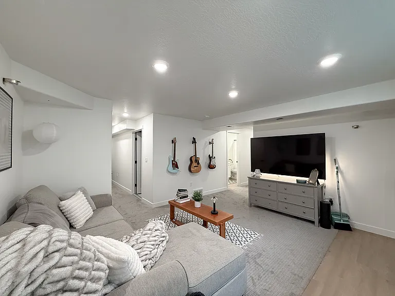 1802 W Drake Ln — Photo 29