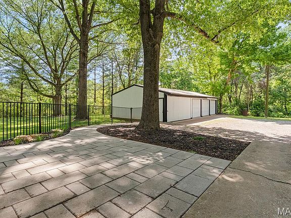 5th image of 2913 Old Caseyville Rd