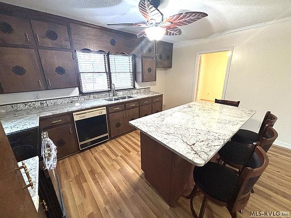 5th image of 215 Lakeview Dr