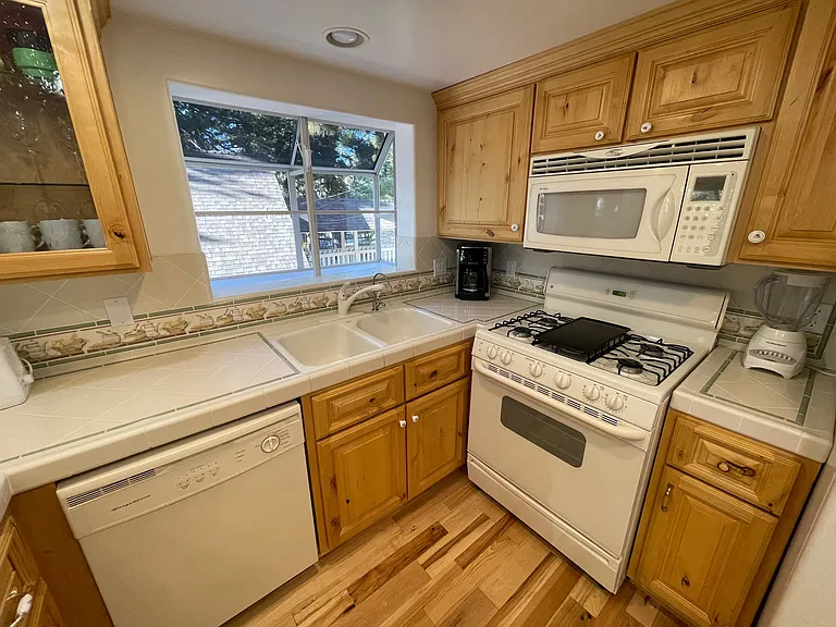 31549 Pleasant Dr — Photo 5