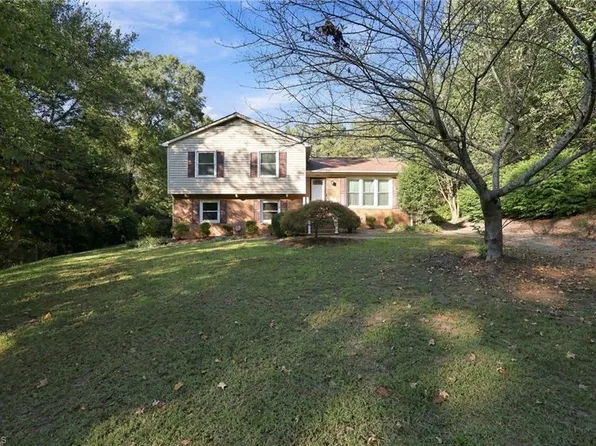 3701 Rolling Rd, High Point, NC 27265