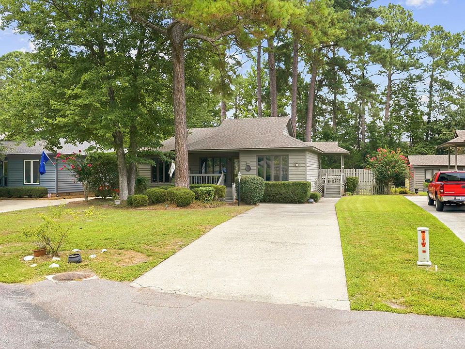 1st image of 814 Colony Dr.