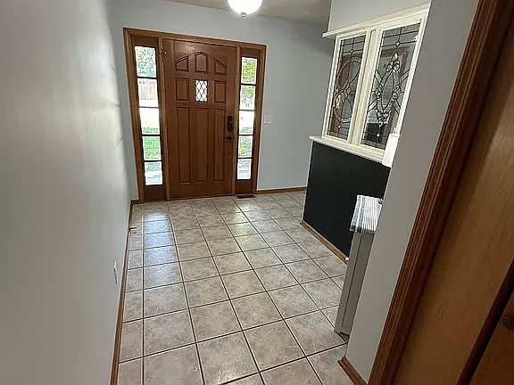 4 bed, 2565 sqft, $2,000 — Photo 2