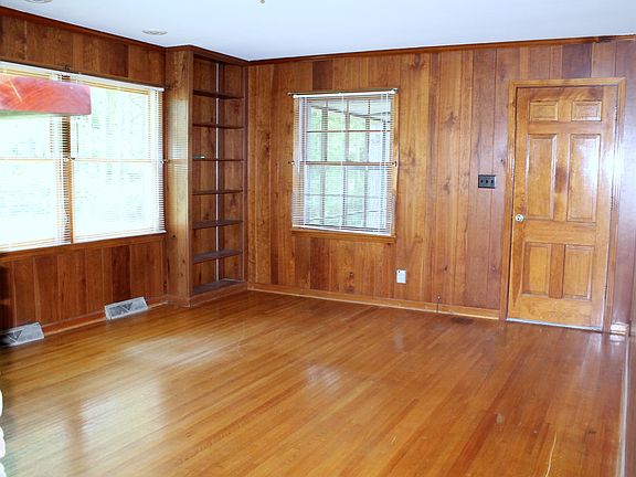 4th image of 2713 Twin Oak Dr