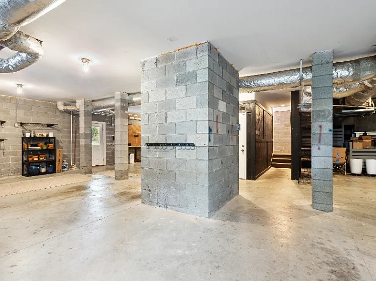 221 King George St — Photo 18