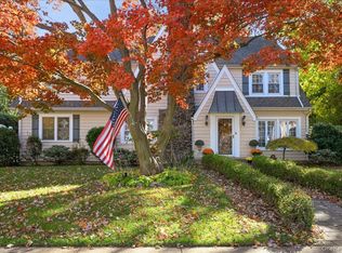 136 Locust St, Garden City, NY 11530
