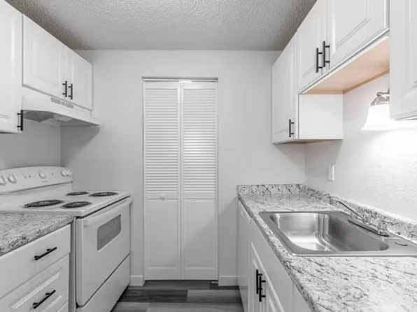 Charbern Apts - In The Heart of Milwaukie Oregon, 12582 SE Linwood Ave #32, Portland, OR 97222