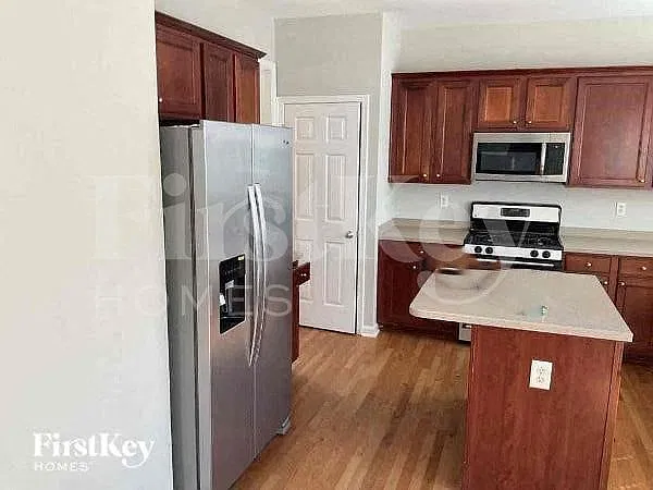 4 bed, 2.5 bath, 2344 sqft, $2,725 — Photo 4